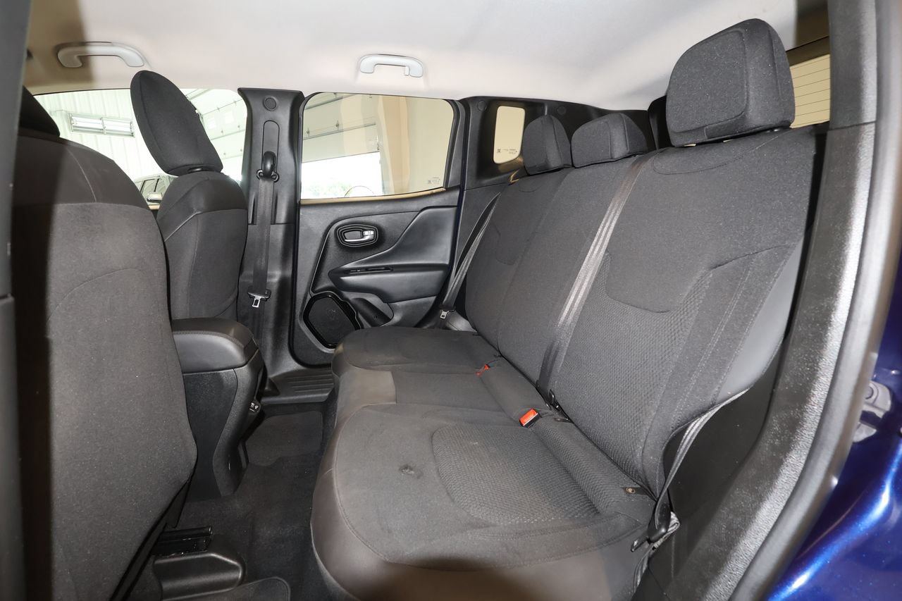 Used 2019 Jeep Renegade Altitude w/ Quick Order Package 2XM AWD/4WD image 23