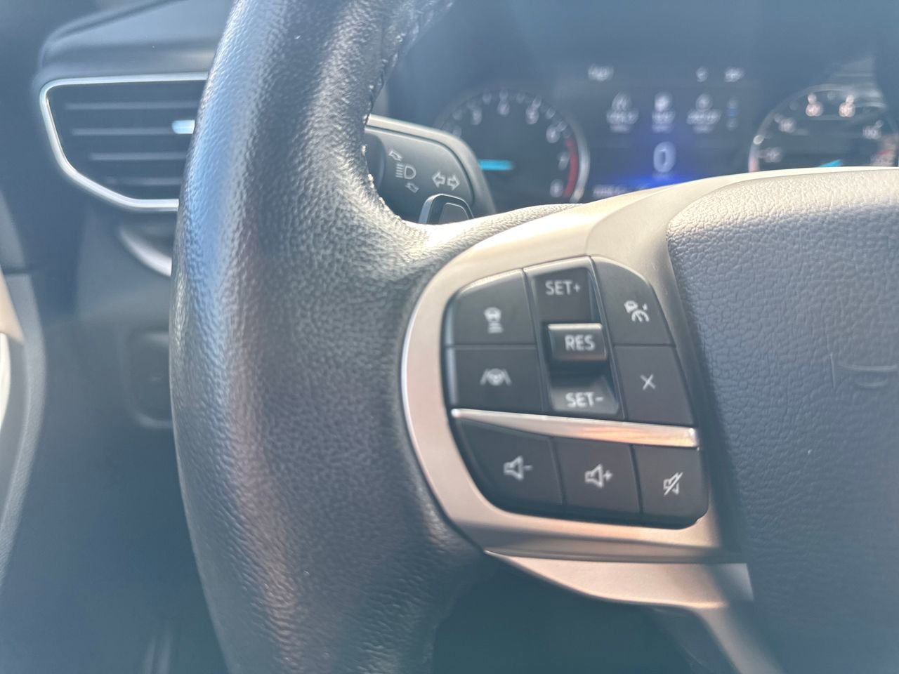 Used 2020 Ford Explorer XLT w/ Equipment Group 202A image 25