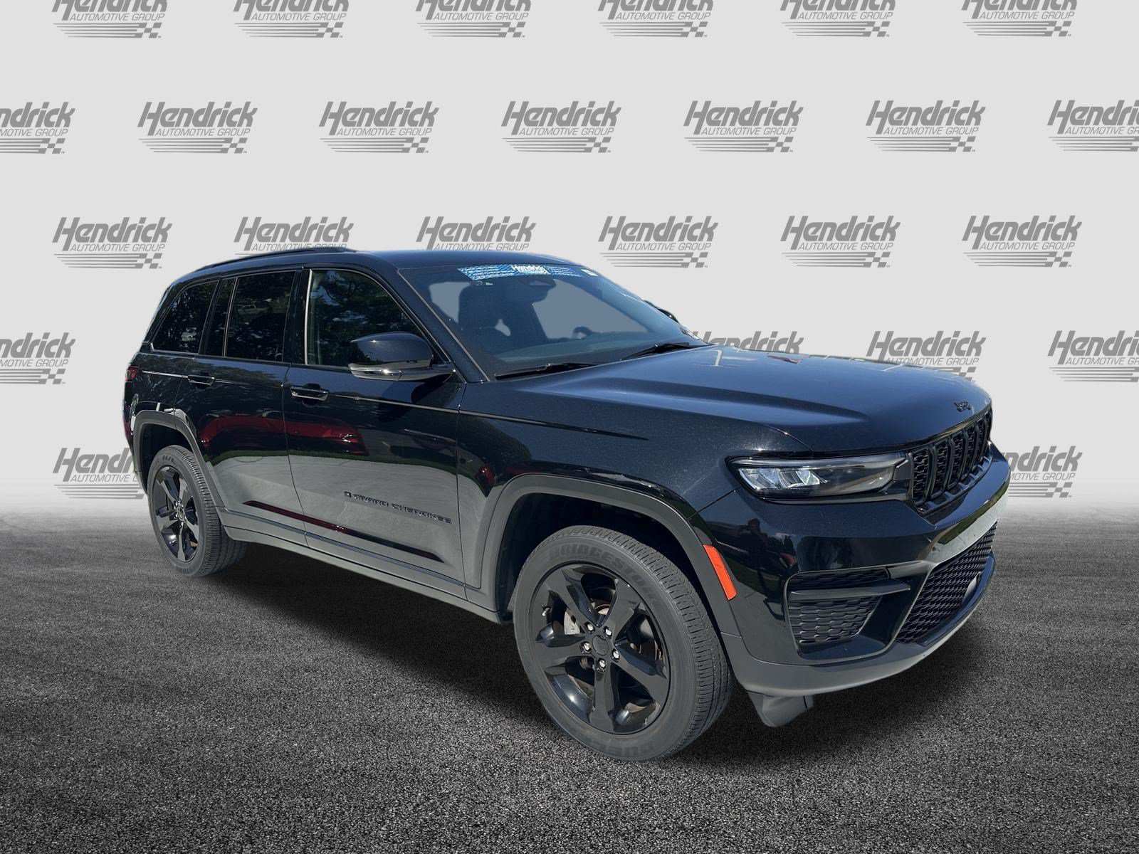 Used 2024 Jeep Grand Cherokee Altitude AWD/4WD image 2