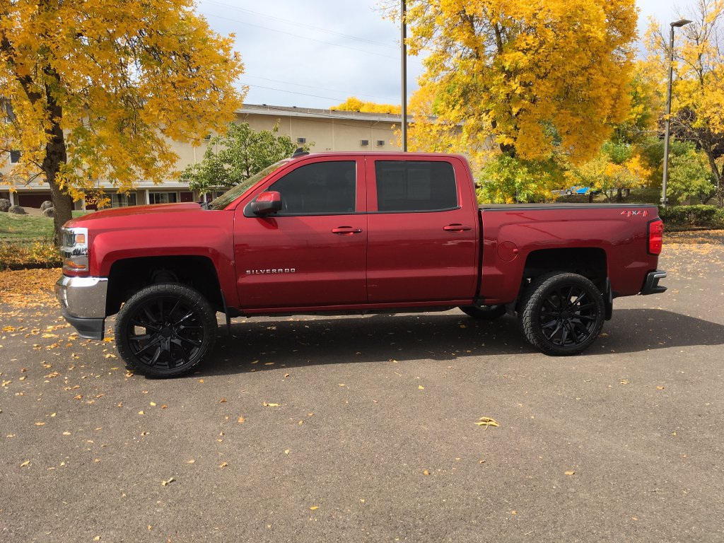 Used 2018 Chevrolet Silverado 1500 LT w/ All Star Edition AWD/4WD image 3