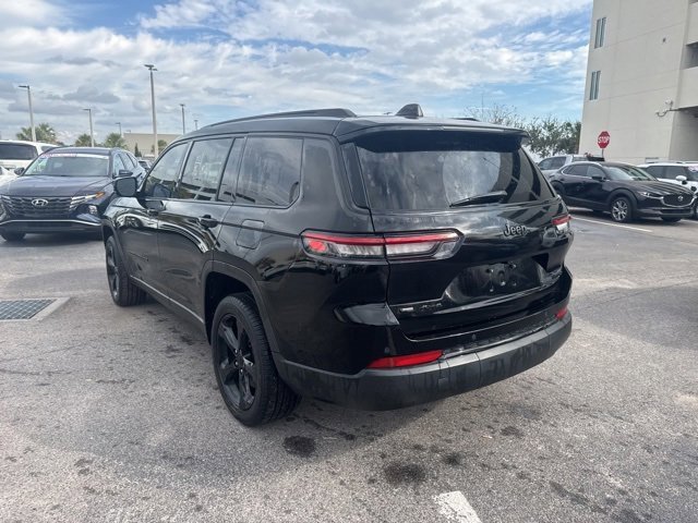 Used 2022 Jeep Grand Cherokee L Limited w/ Black Appearance Package image 6