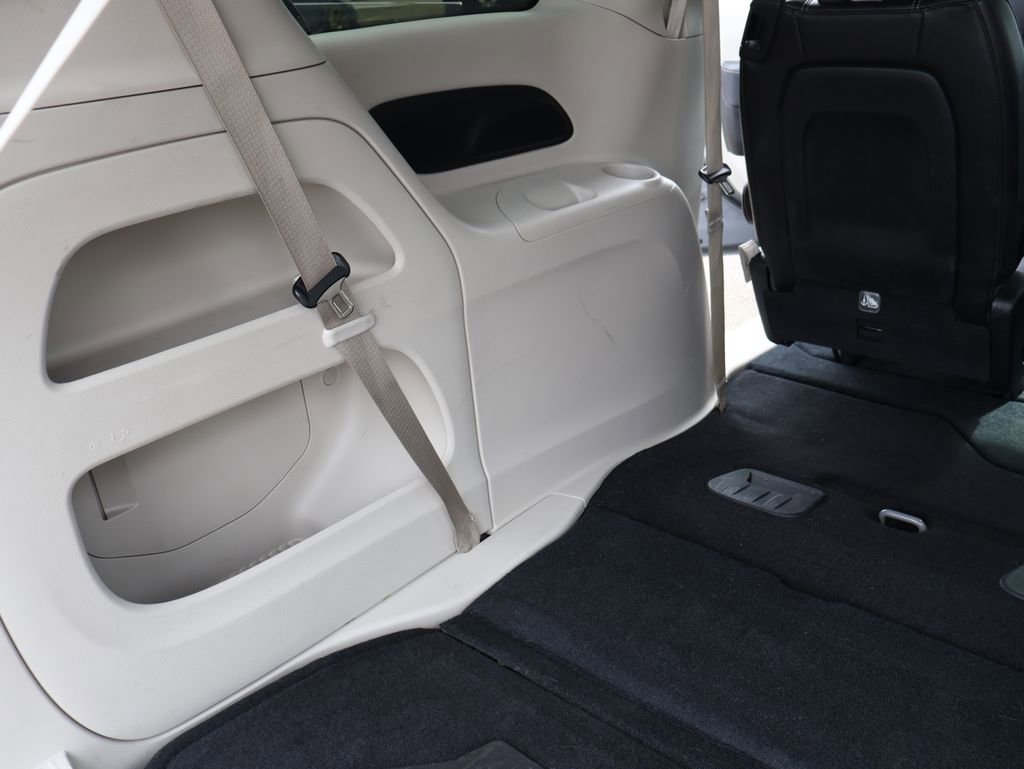 Used 2023 Chrysler Pacifica Touring-L image 34