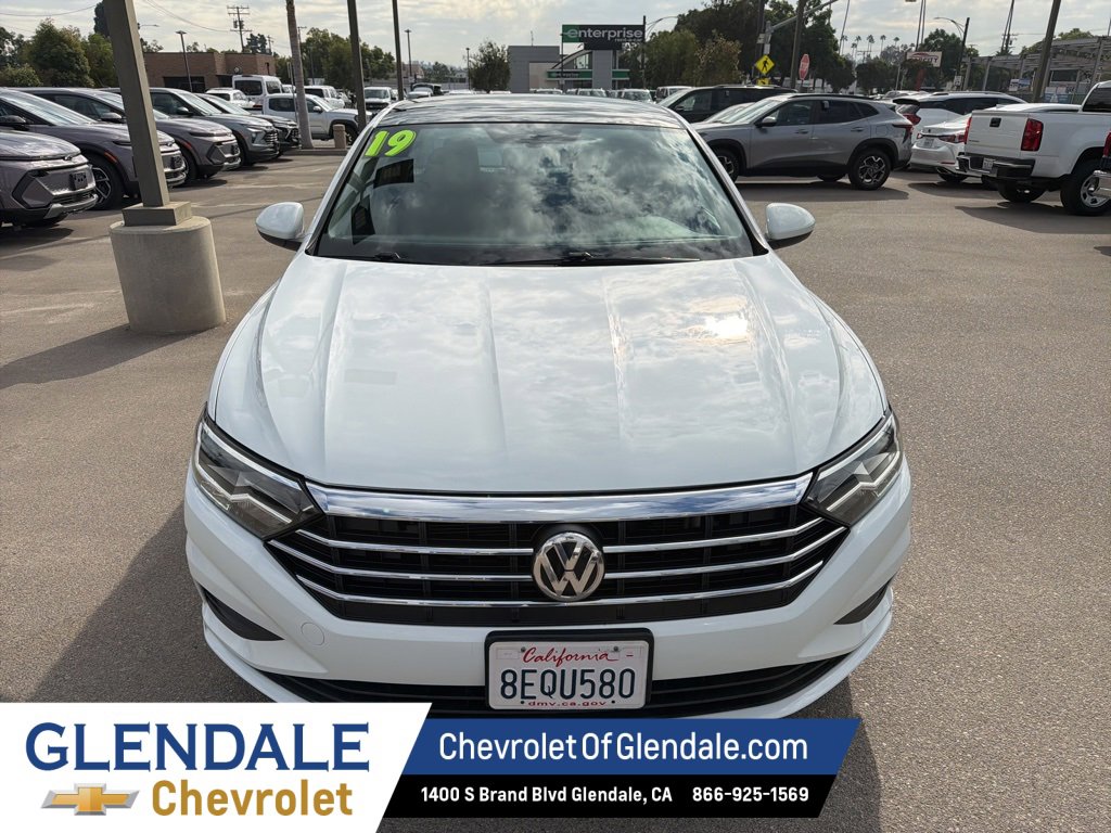 Used 2019 Volkswagen Jetta SE image 2