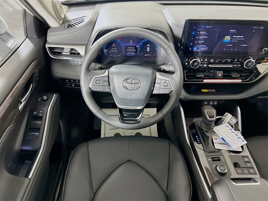 New 2025 Toyota Highlander Limited image 20