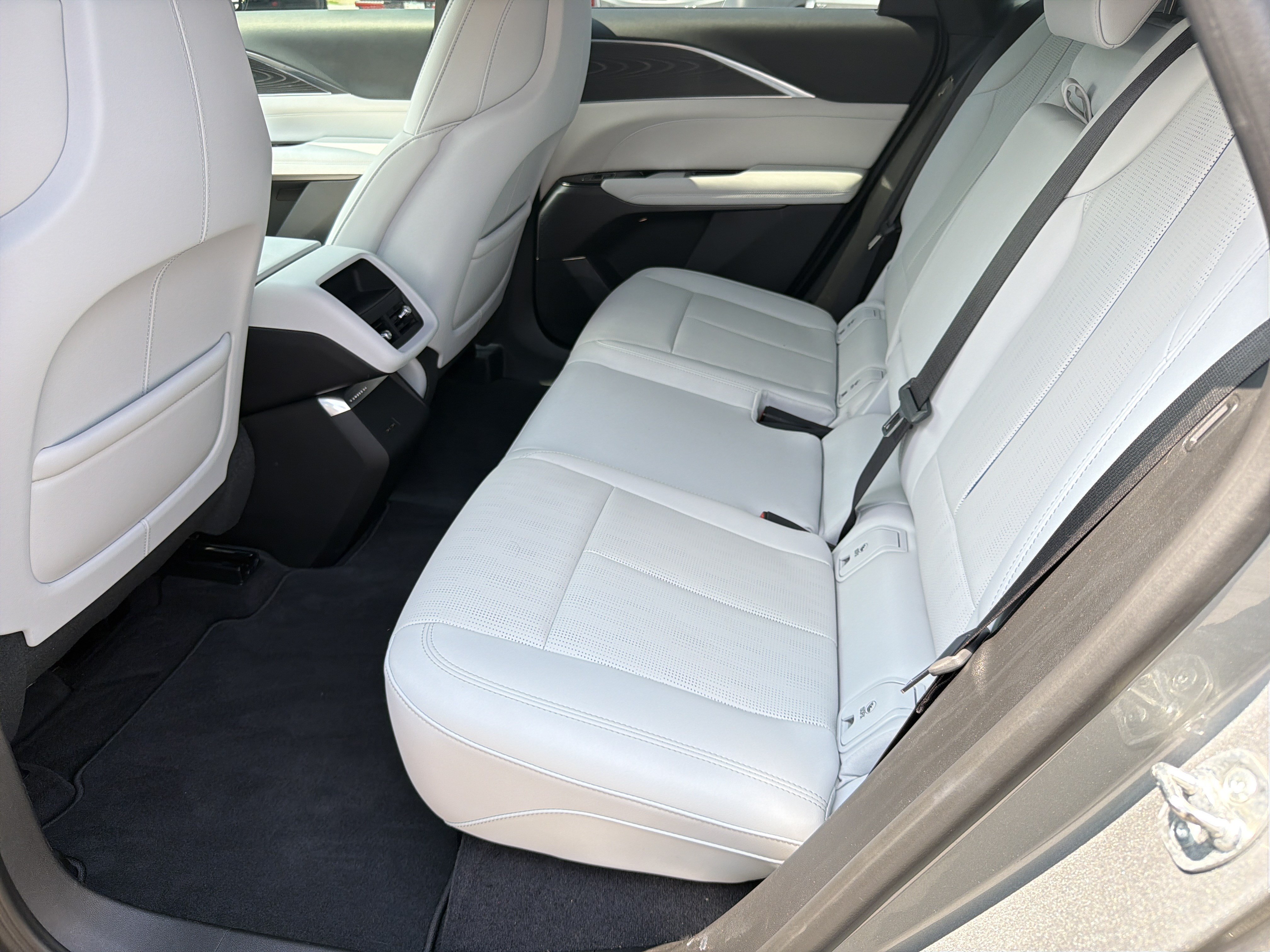 Certified 2024 Cadillac Lyriq Luxury AWD/4WD image 20