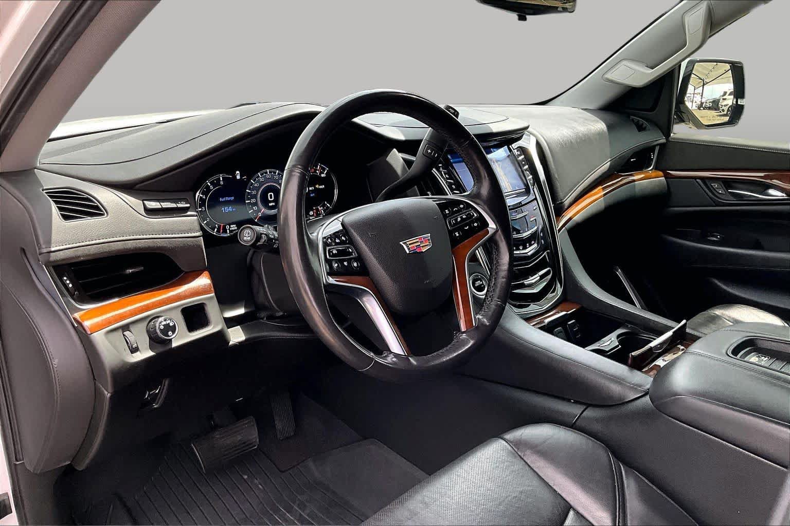 Used 2020 Cadillac Escalade Premium Luxury RWD image 17