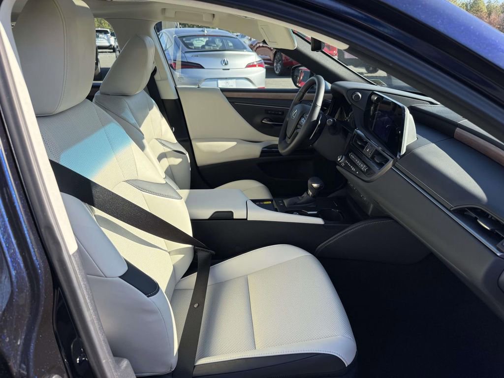 Used 2025 Lexus ES 300h w/ Premium Package image 18