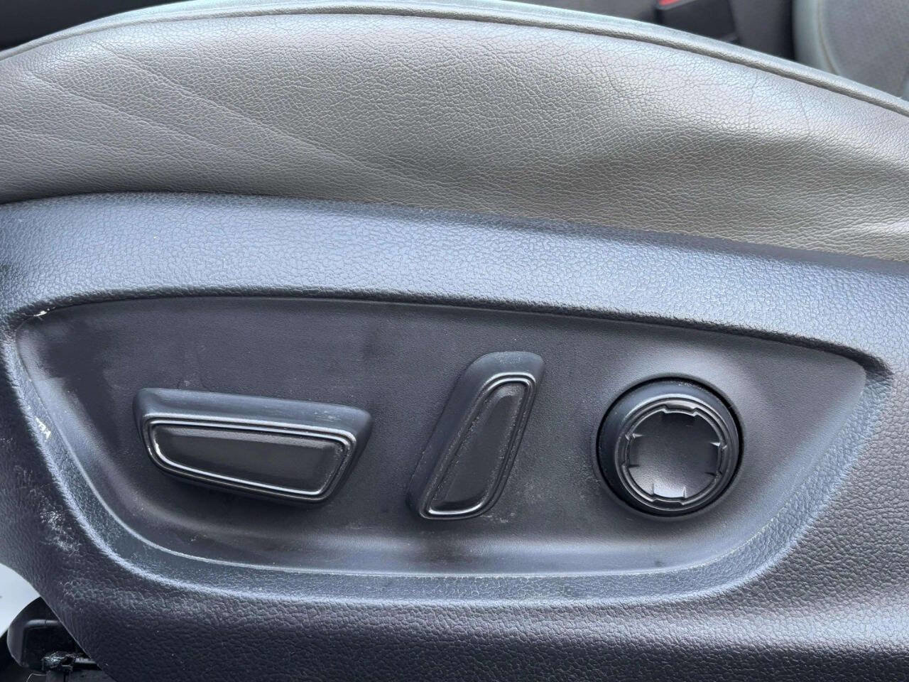 Used 2019 Toyota Avalon Touring w/ Advanced Safety Package image 16