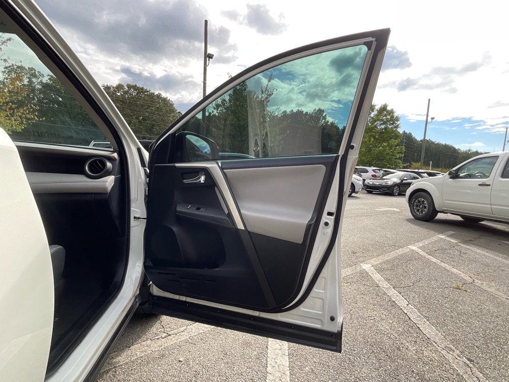 Used 2015 Toyota RAV4 Limited image 42