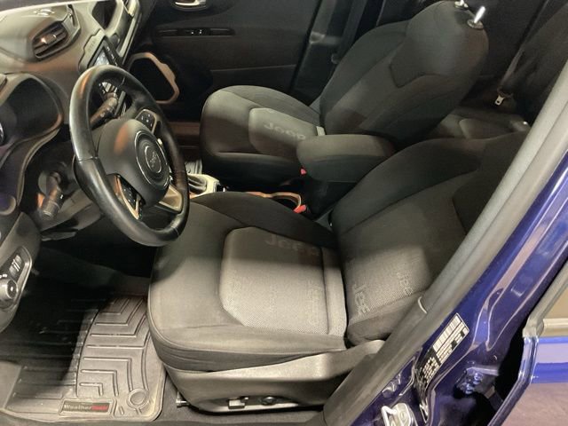 Used 2017 Jeep Renegade Latitude w/ Popular Equipment Group image 11