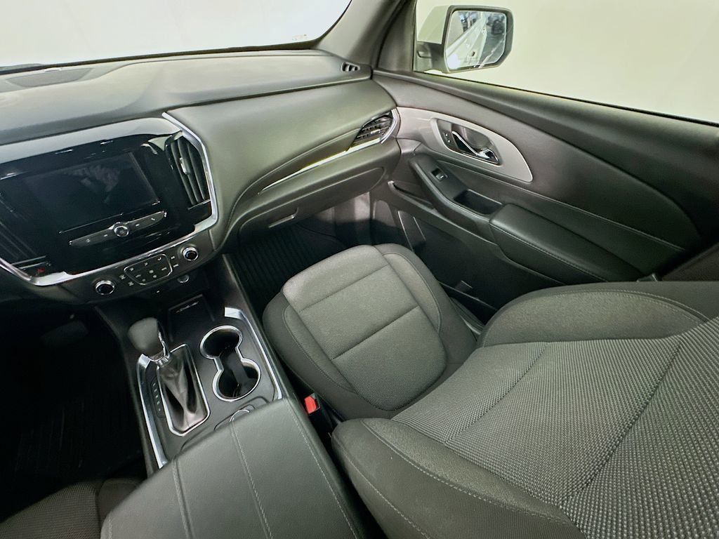 Used 2023 Chevrolet Traverse LT FWD image 11