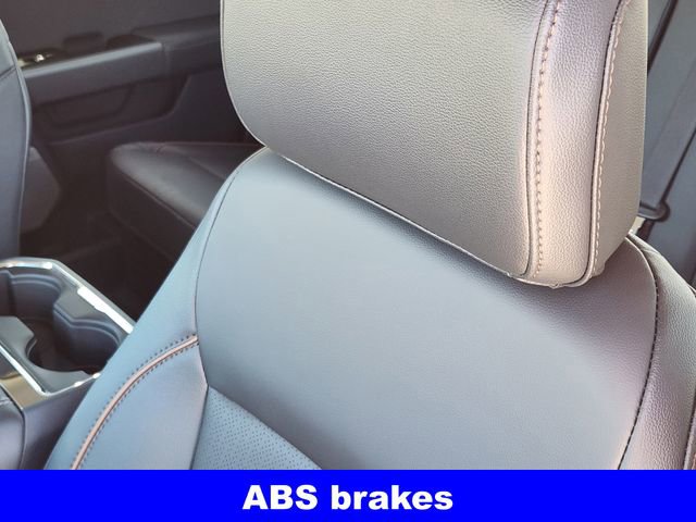 New 2026 Ford F250 Lariat w/ Black Appearance Package image 15