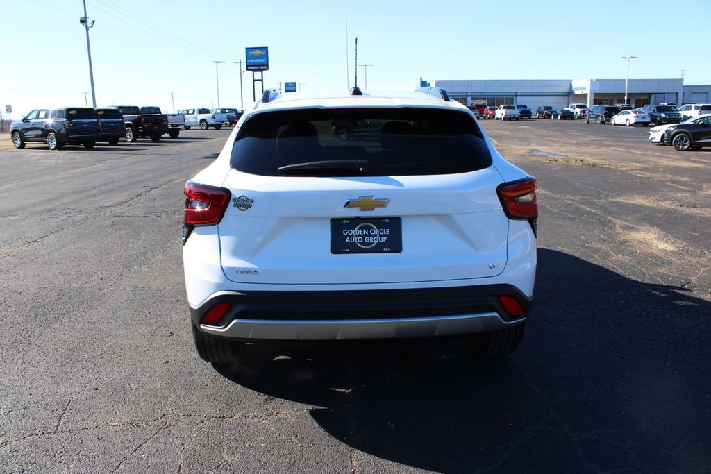 New 2026 Chevrolet Trax LT w/ Sunroof Package image 8