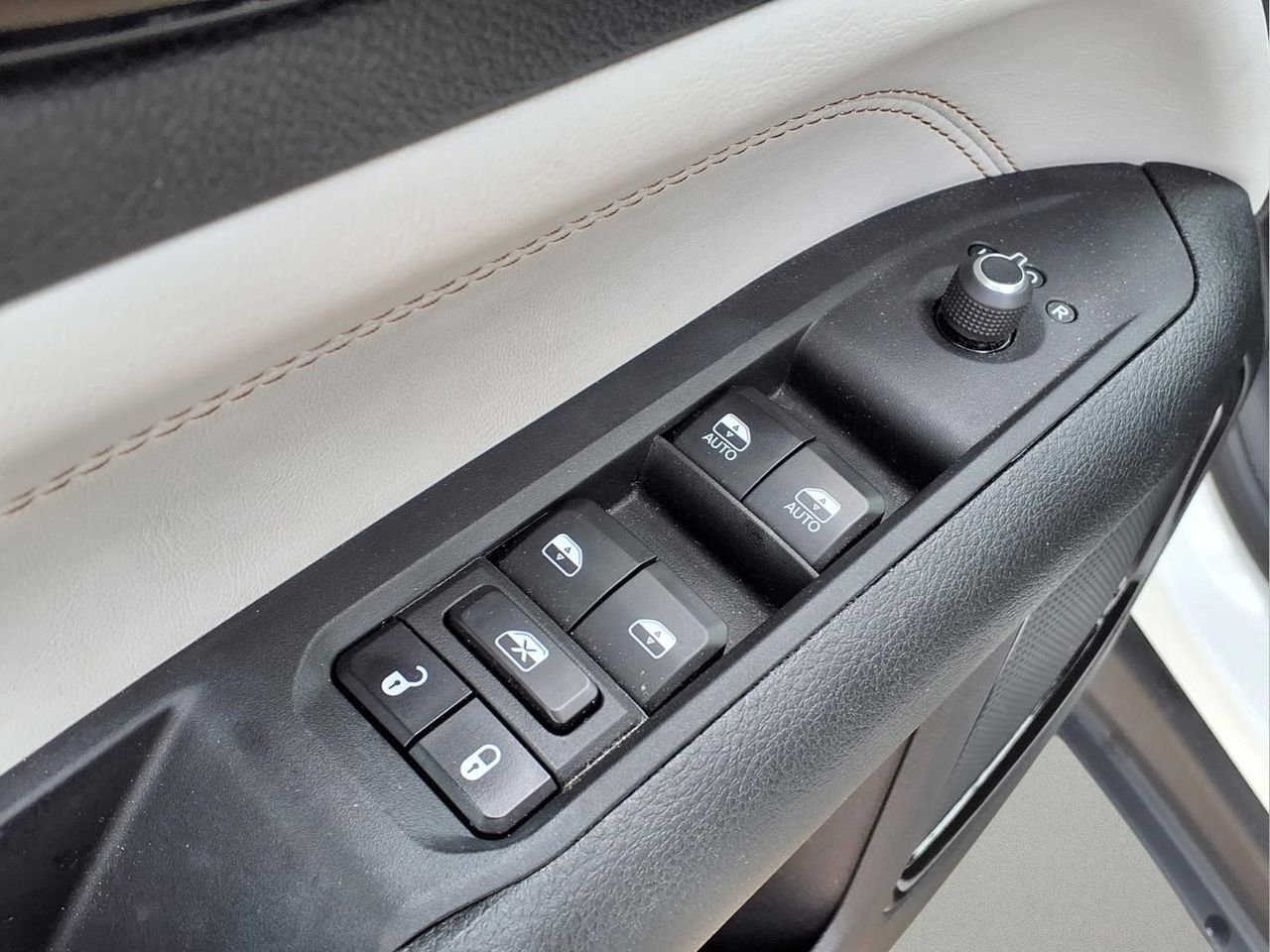 Used 2023 Jeep Compass Limited AWD/4WD image 14