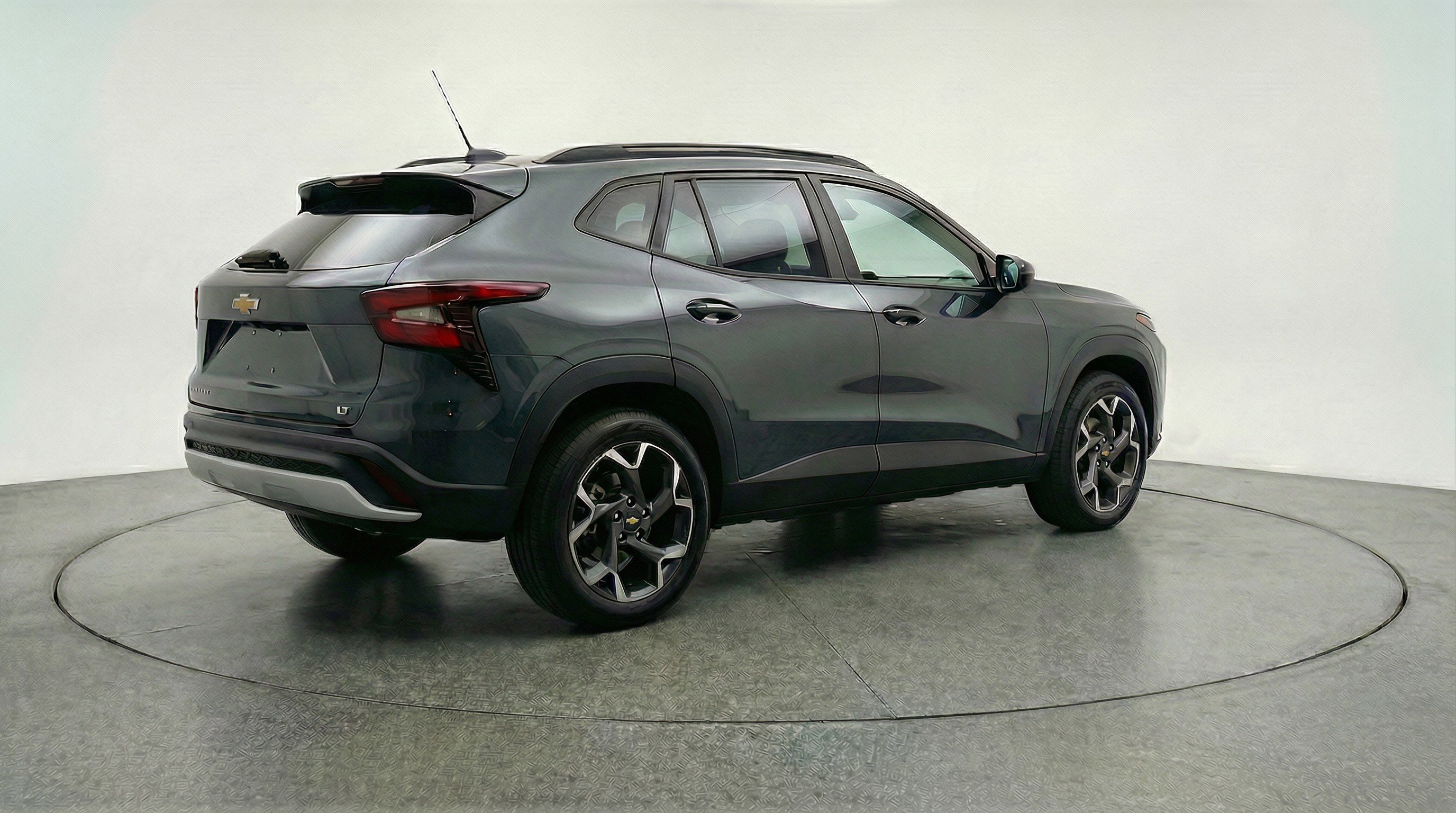 Used 2025 Chevrolet Trax LT image 9