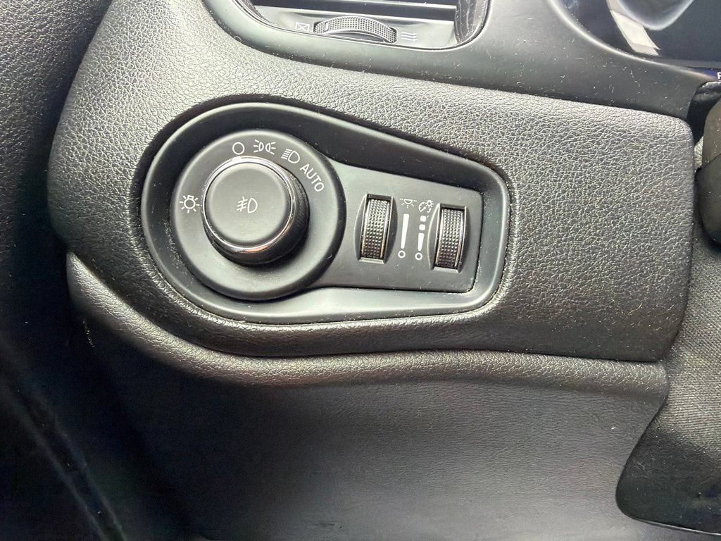 Used 2020 Jeep Renegade Altitude AWD/4WD image 19