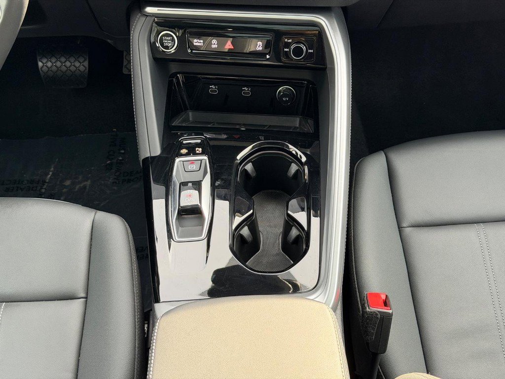 Used 2025 Audi Q5 Premium w/ Convenience Package image 14