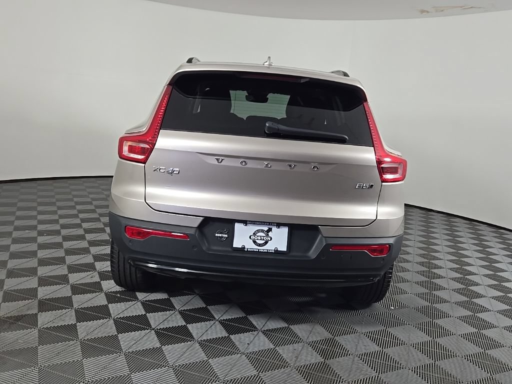 Certified 2024 Volvo XC40 B5 Core AWD/4WD image 11