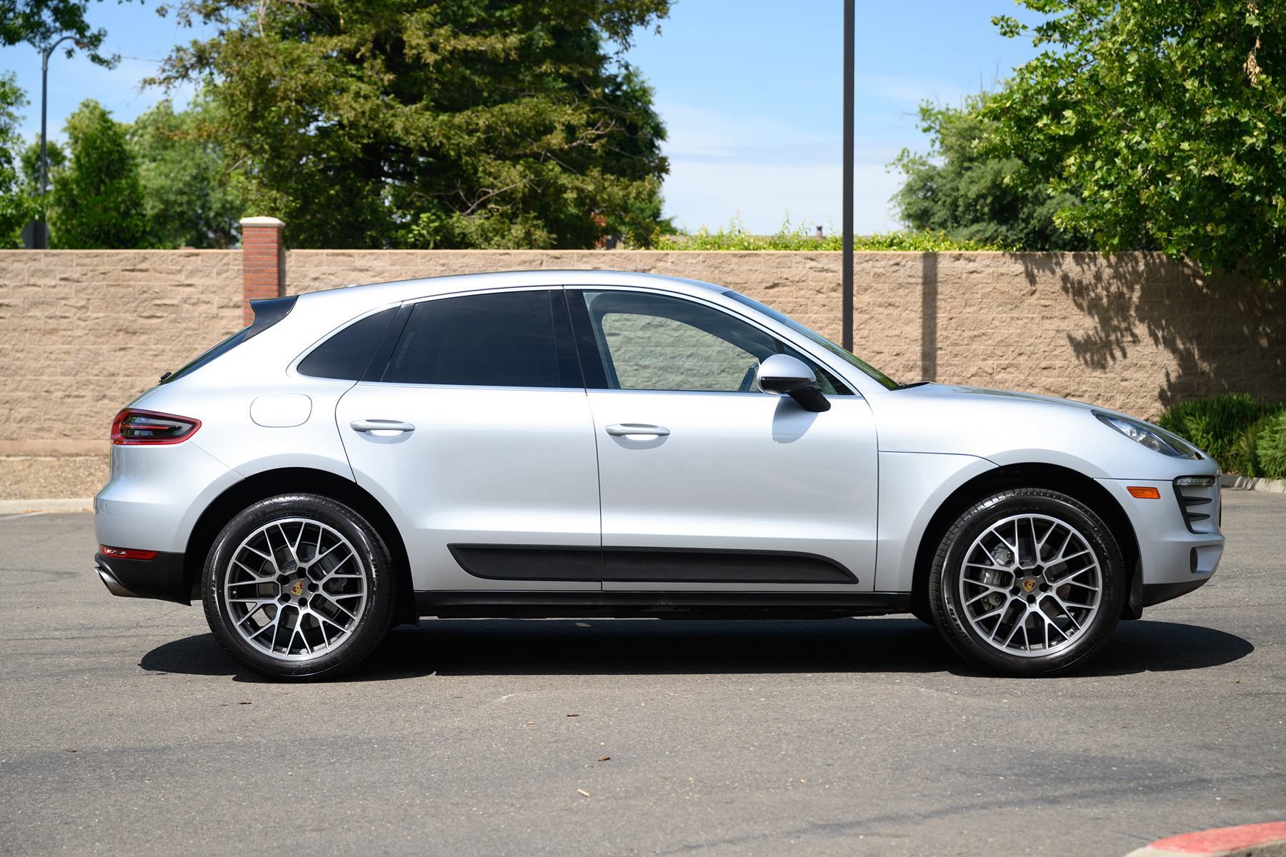 Used 2015 Porsche Macan S AWD/4WD image 2