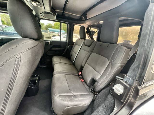 Used 2018 Jeep Wrangler Unlimited Sahara AWD/4WD image 24
