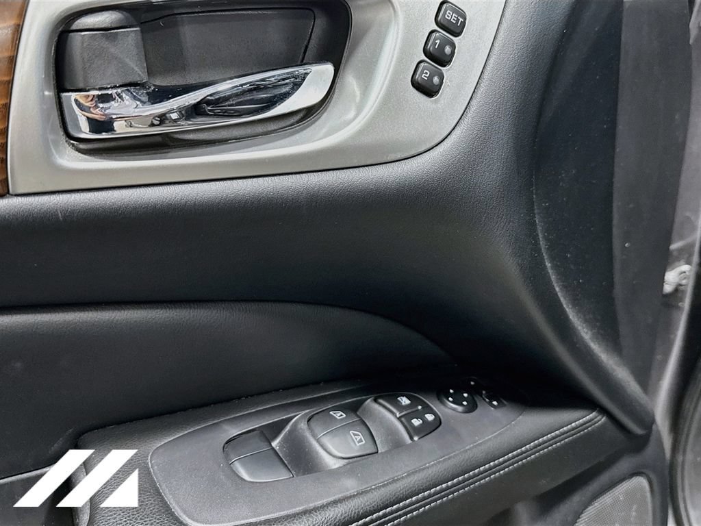 Used 2019 Nissan Pathfinder Platinum AWD/4WD image 20