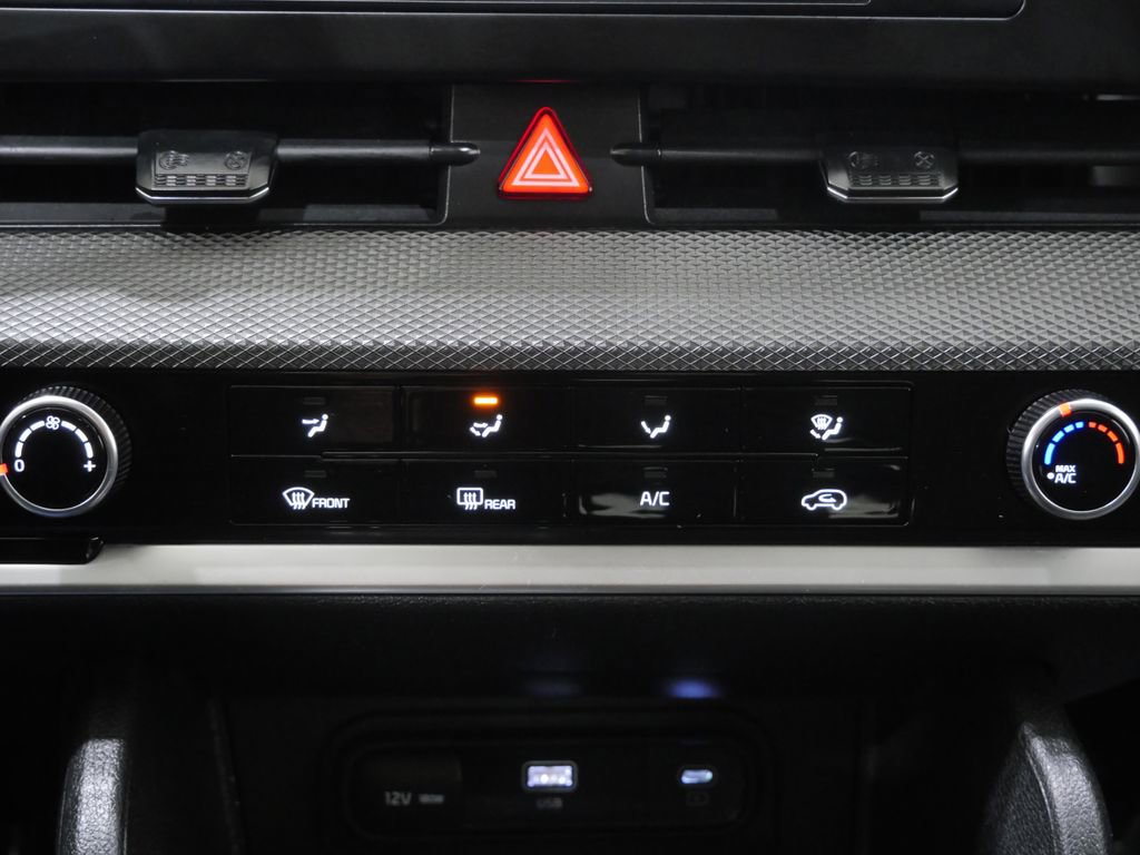 Used 2025 Kia Sportage LX image 19