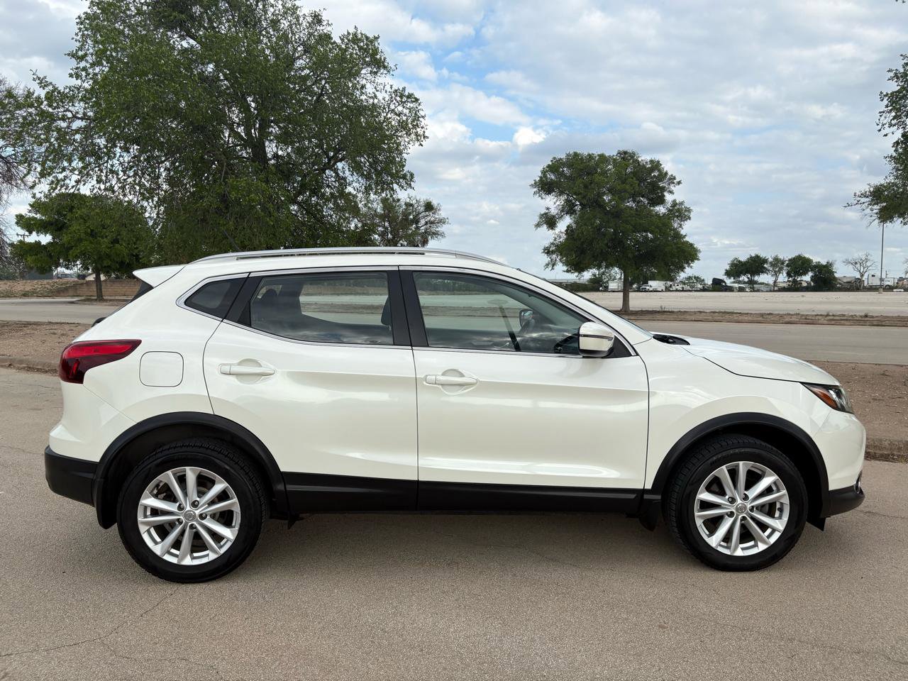 Used 2017 Nissan Rogue Sport SV w/ SV All-Weather Package AWD/4WD image 51