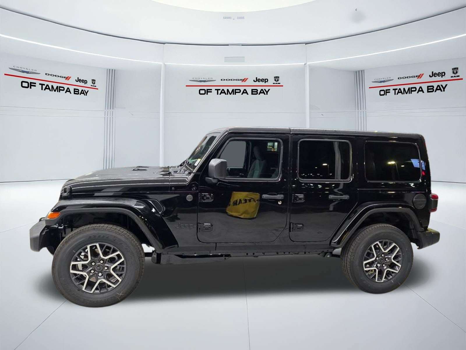 New 2026 Jeep Wrangler Unlimited Sahara AWD/4WD image 3