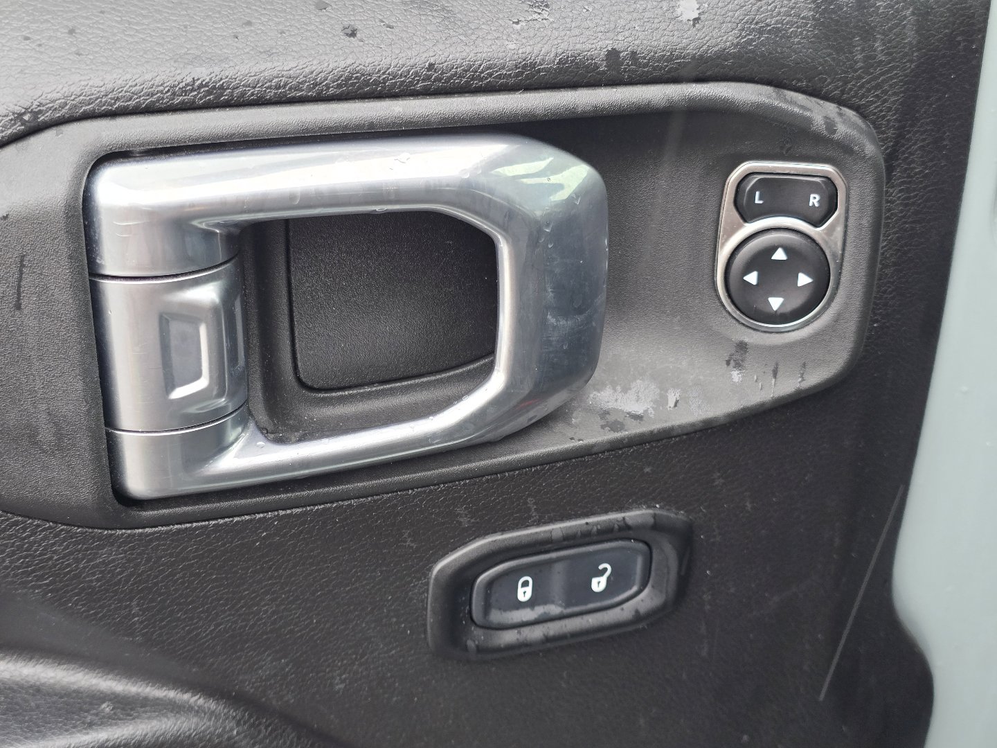 Used 2024 Jeep Wrangler Unlimited Rubicon w/ Safety Group image 36