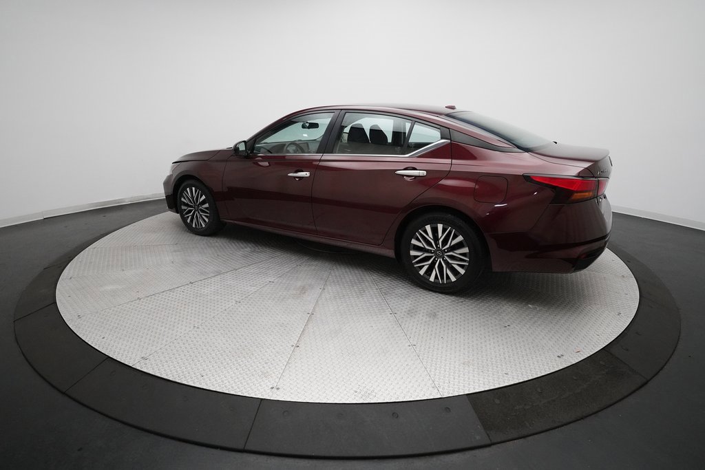 Used 2024 Nissan Altima 2.5 SV image 12