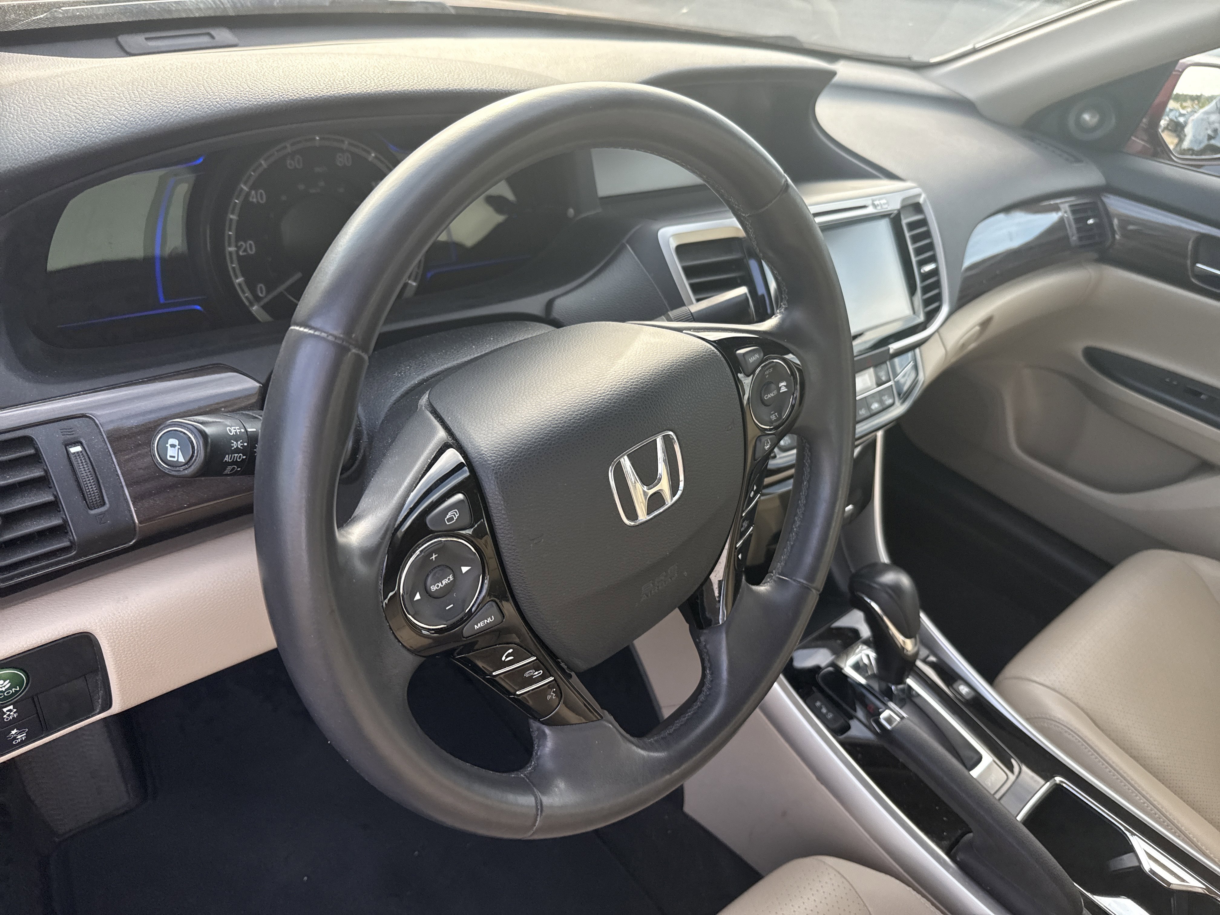 Used 2017 Honda Accord EX-L image 9