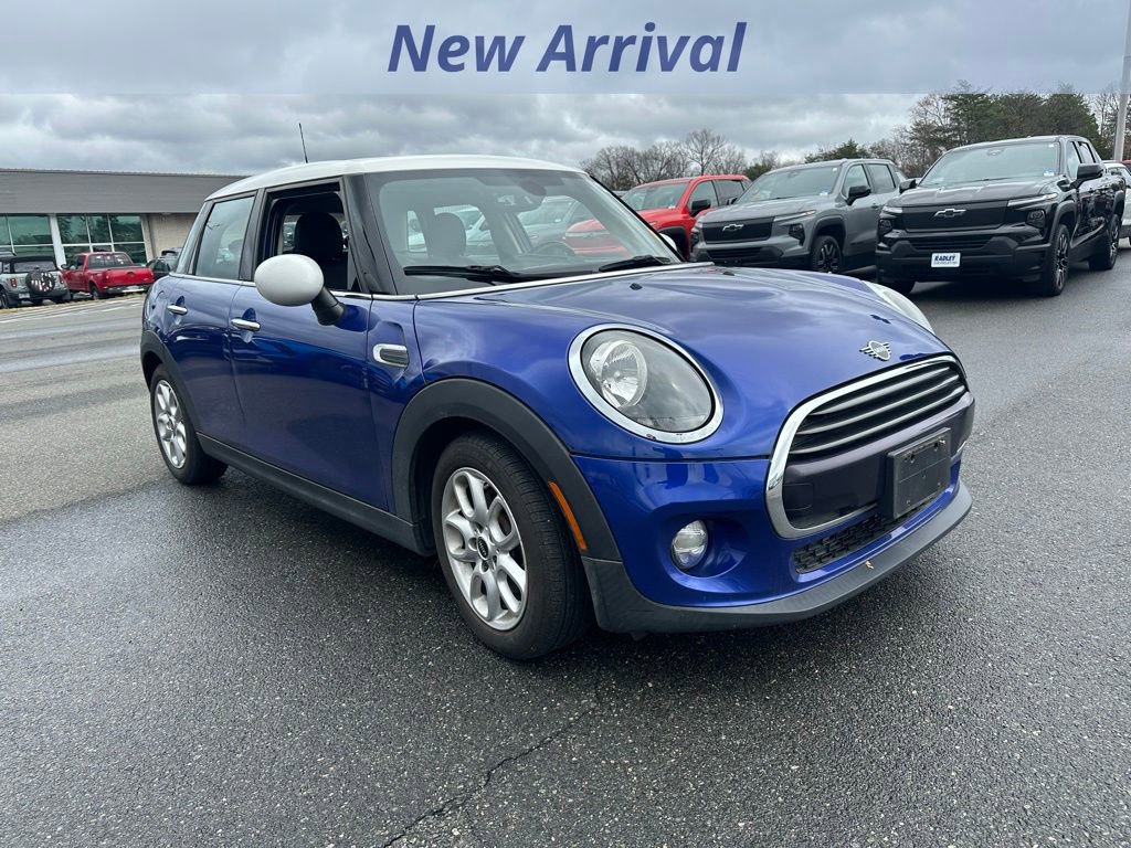 Used 2019 MINI Cooper 4-Door Hardtop image 2