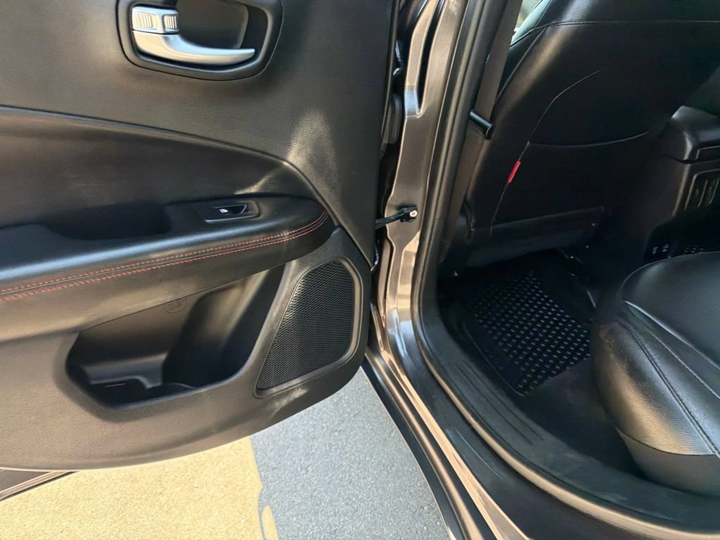 Used 2019 Jeep Compass Trailhawk w/ Leather Interior Group AWD/4WD image 17