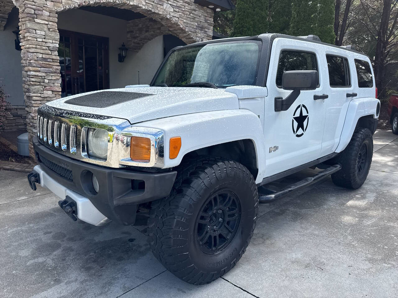 Used 2008 HUMMER H3 image 2