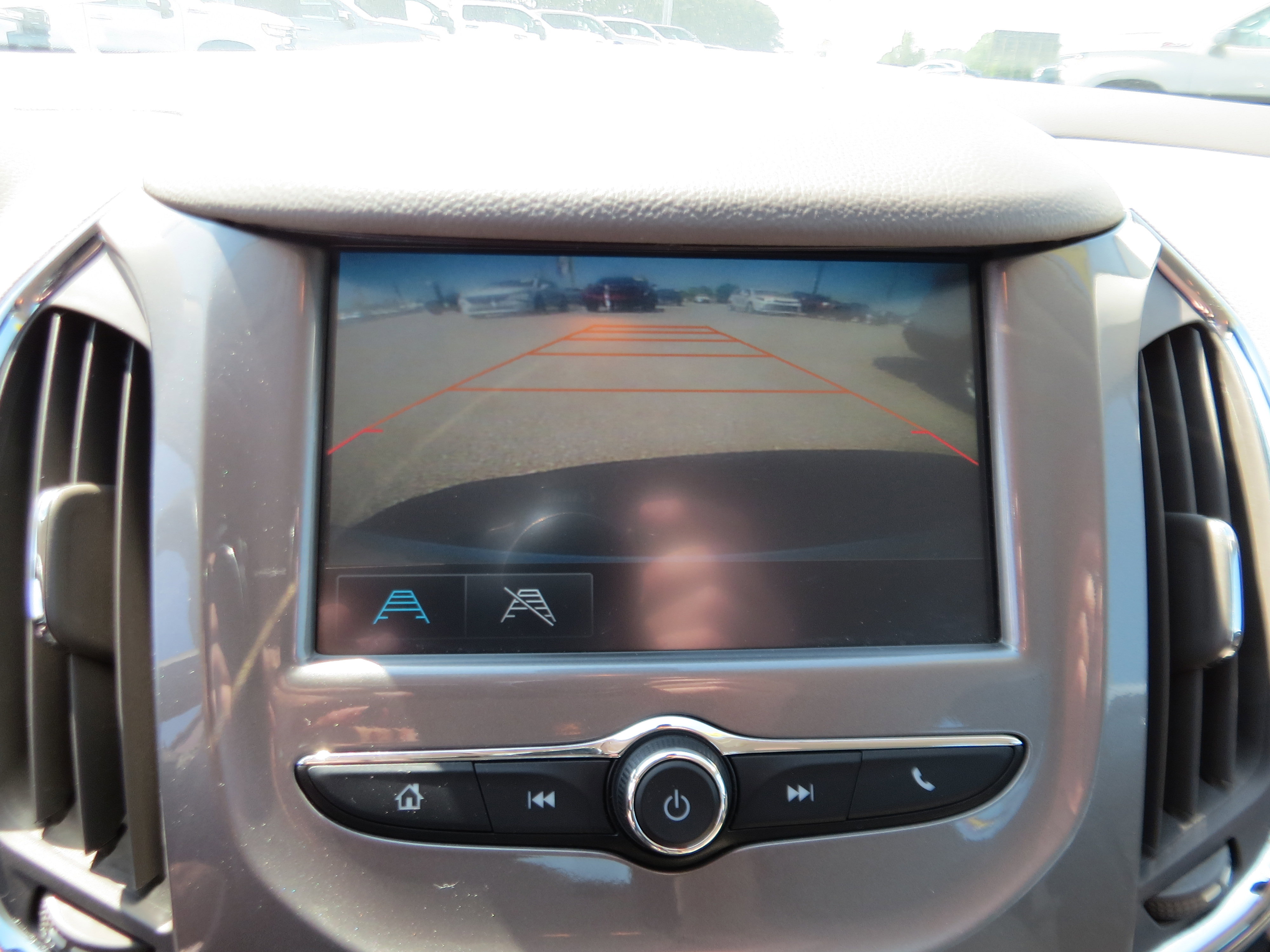 Used 2017 Chevrolet Cruze Premier FWD image 18