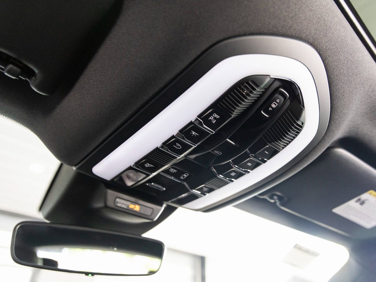 New 2025 Porsche Macan Turbo image 19