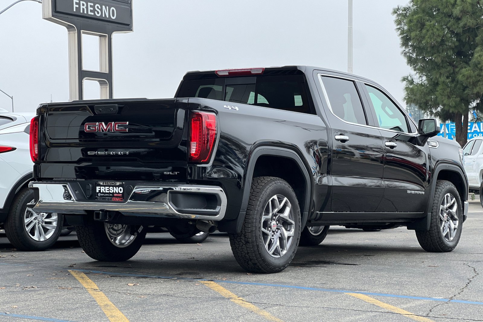 New 2026 GMC Sierra 1500 SLT w/ SLT Convenience Package image 5
