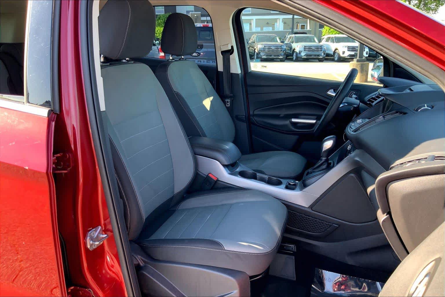 Used 2016 Ford Escape SE w/ Equipment Group 201A image 9