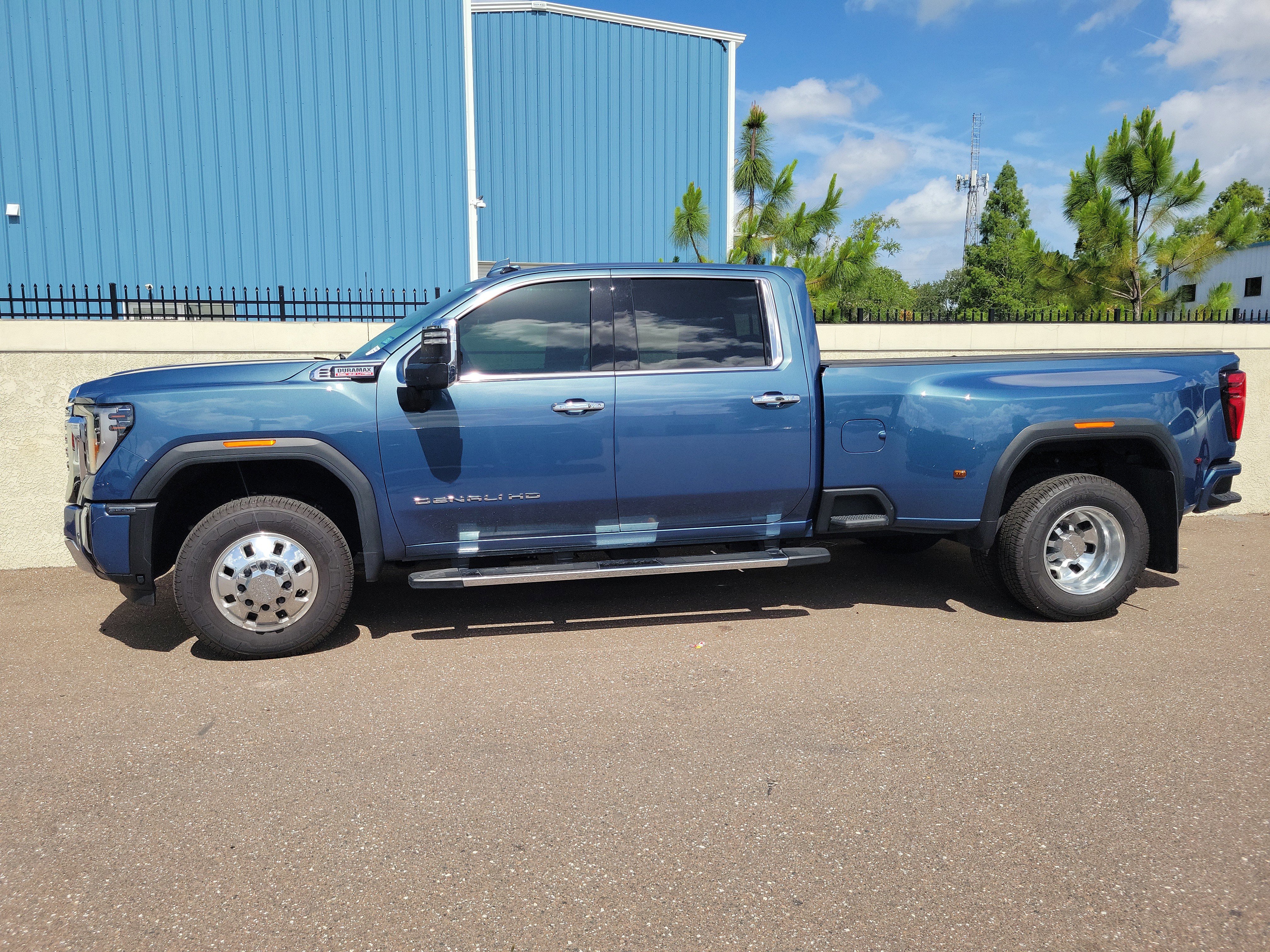 Used 2024 GMC Sierra 3500 Denali AWD/4WD image 2