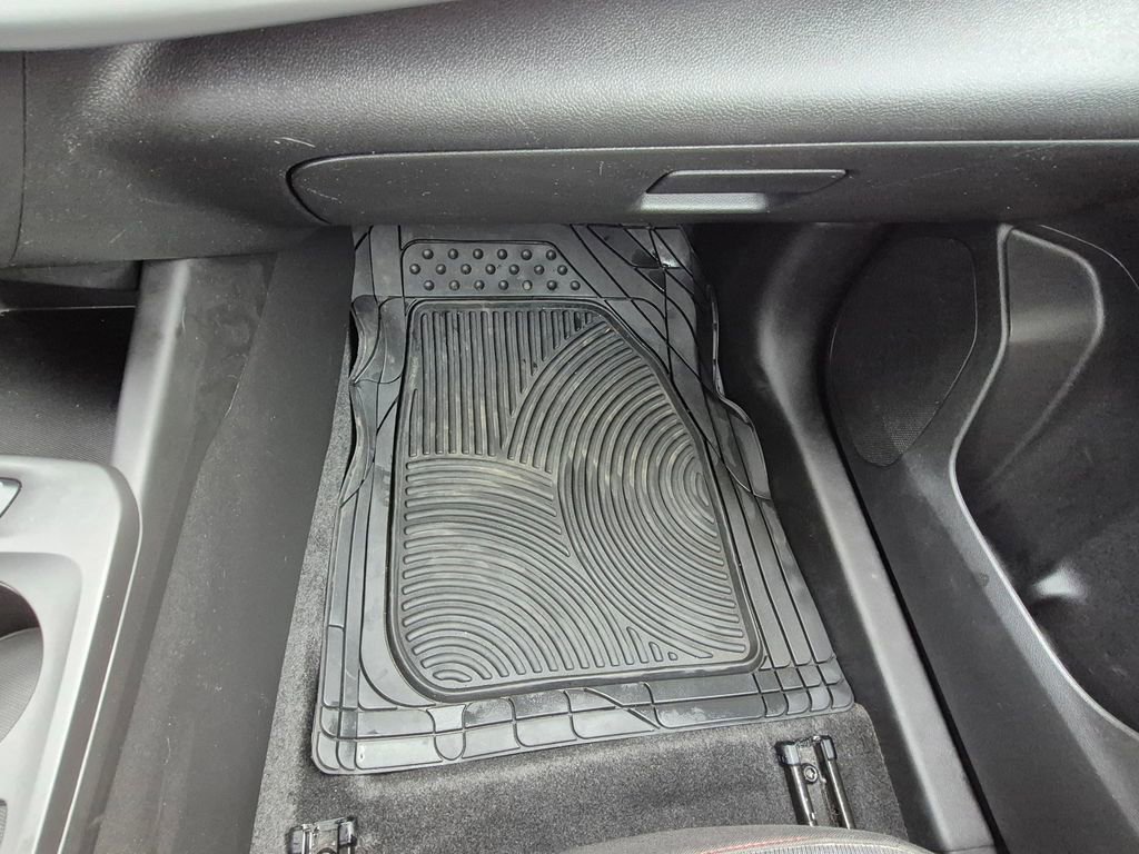 Used 2024 Chevrolet Trax RS w/ Sunroof Package image 16