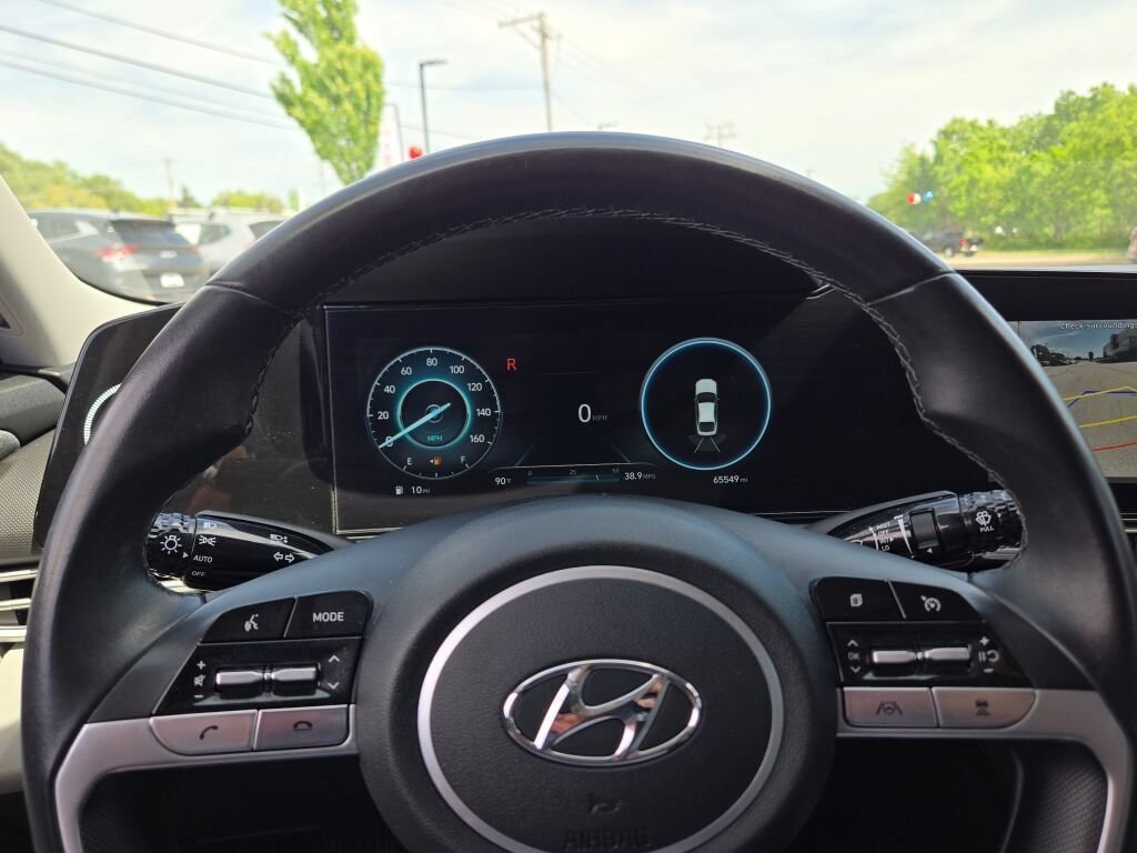 Used 2022 Hyundai Elantra Limited w/ Cargo Package FWD image 33