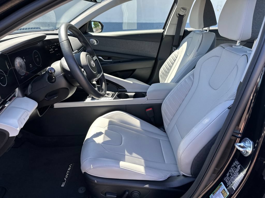 Certified 2025 Hyundai Elantra Limited FWD image 12