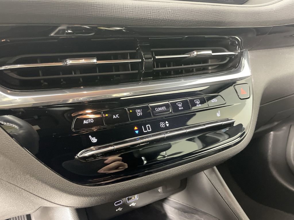 Used 2025 Buick Envista Avenir image 17