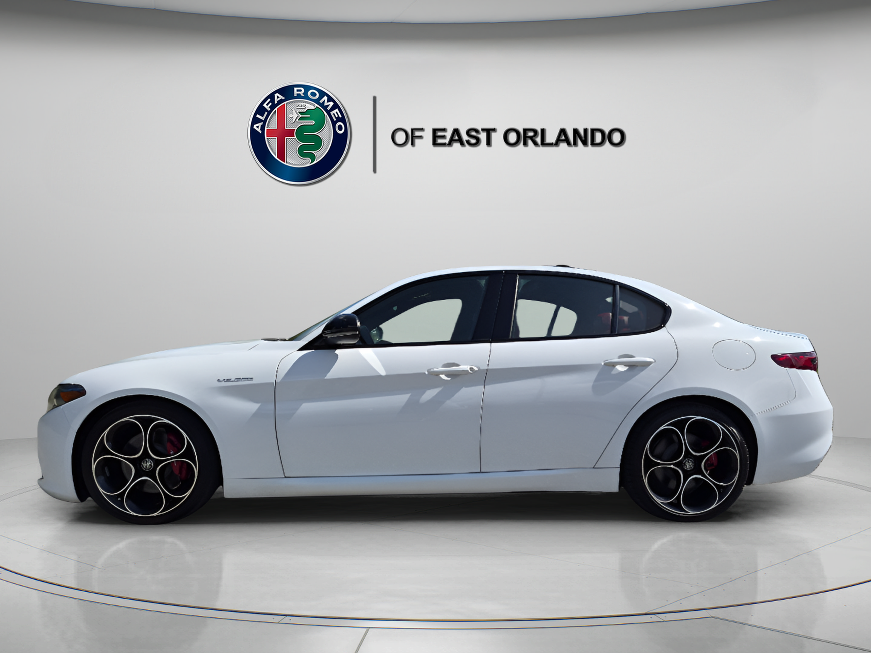 Used 2022 Alfa Romeo Giulia Veloce RWD image 3