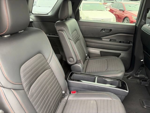 Used 2025 Nissan Pathfinder Rock Creek AWD/4WD image 17