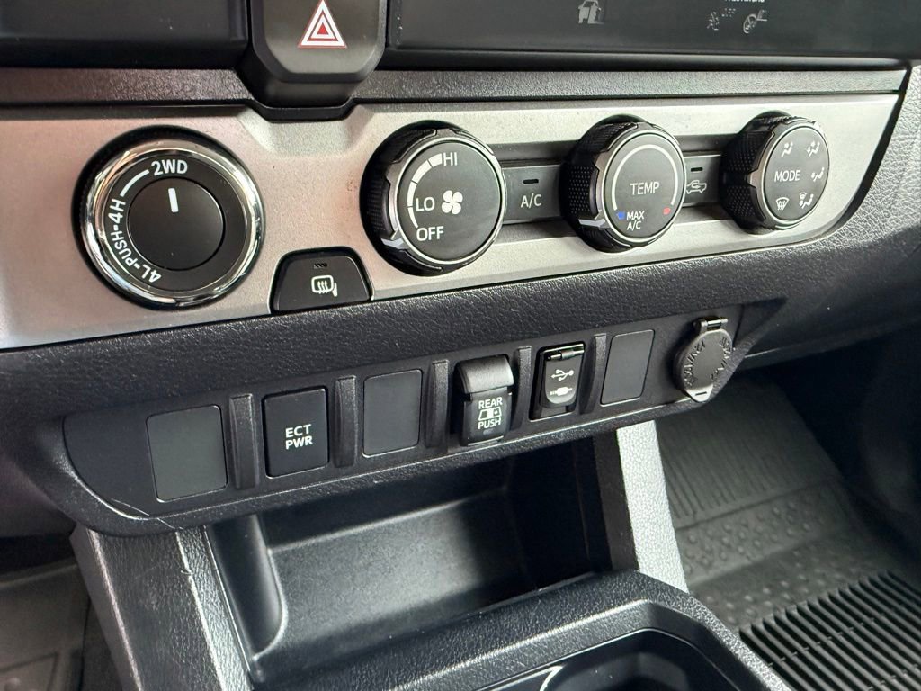 Used 2019 Toyota Tacoma SR5 AWD/4WD image 23