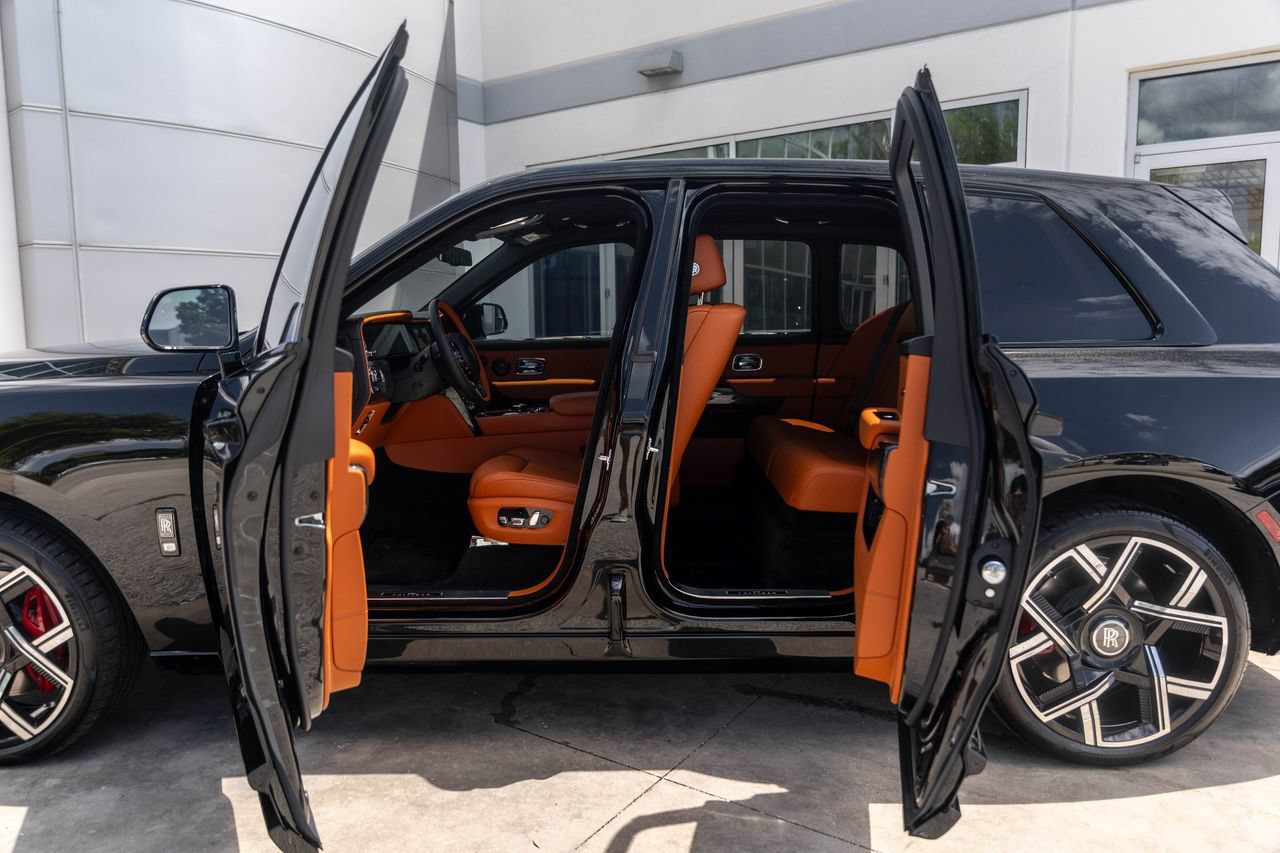 Certified 2025 Rolls-Royce Cullinan Black Badge w/ Leather Finishing Pack AWD/4WD image 36