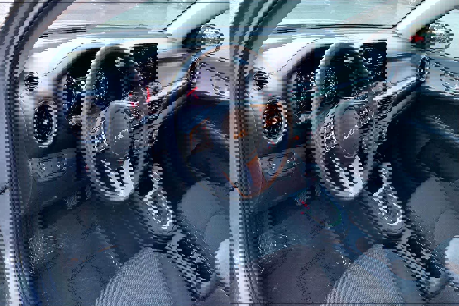 Used 2024 Kia Forte LXS image 17