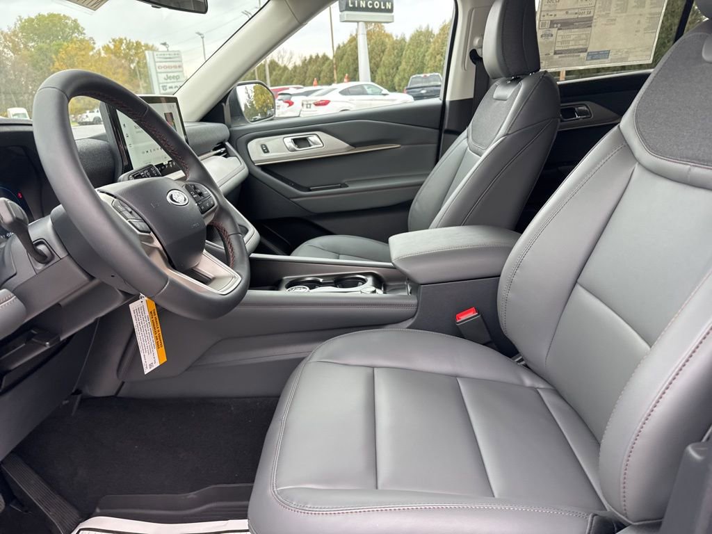 New 2026 Ford Explorer Active w/ Active Comfort Package image 7