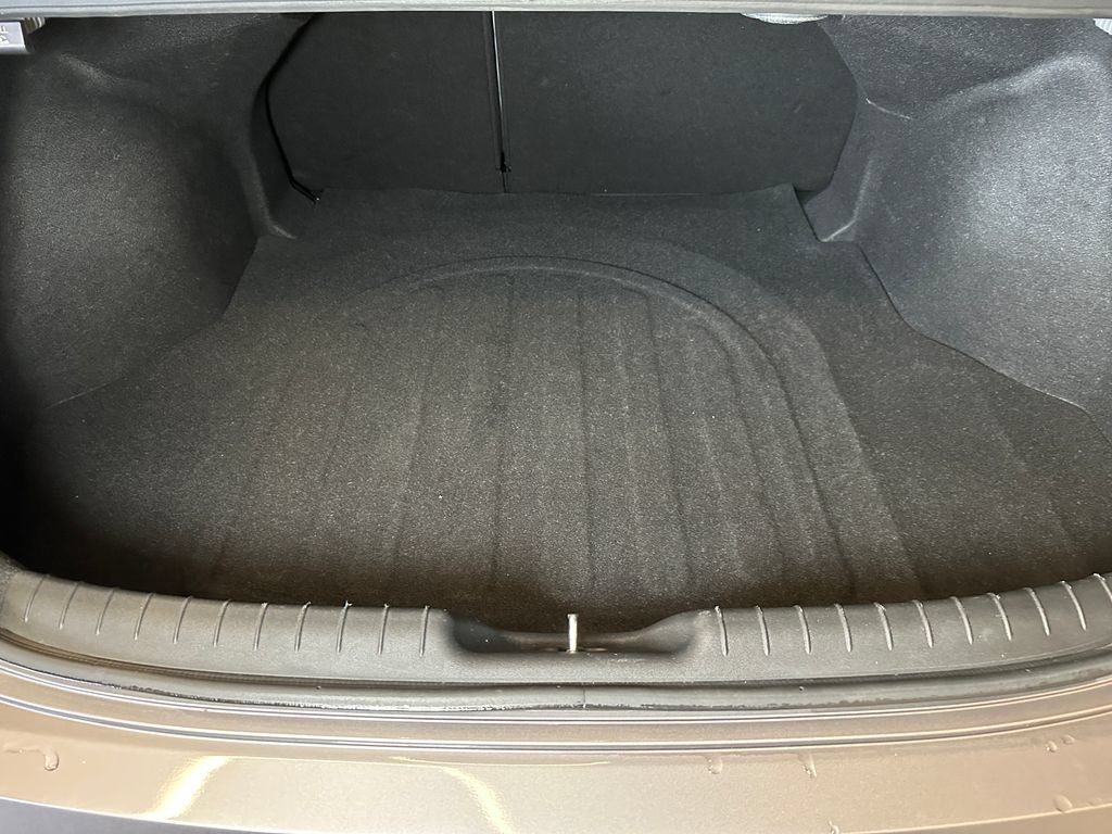 Used 2024 Hyundai Elantra Limited FWD image 23